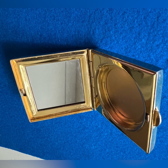 Vintage Estée Lauder ‘America The Beautiful’ Compact - Picture 3 of 13